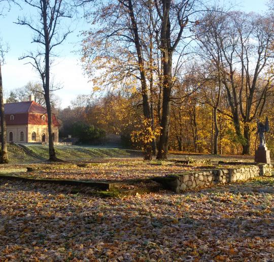 Praeities paslaptis tebesaugančios Lietuvos dvarų šventyklos