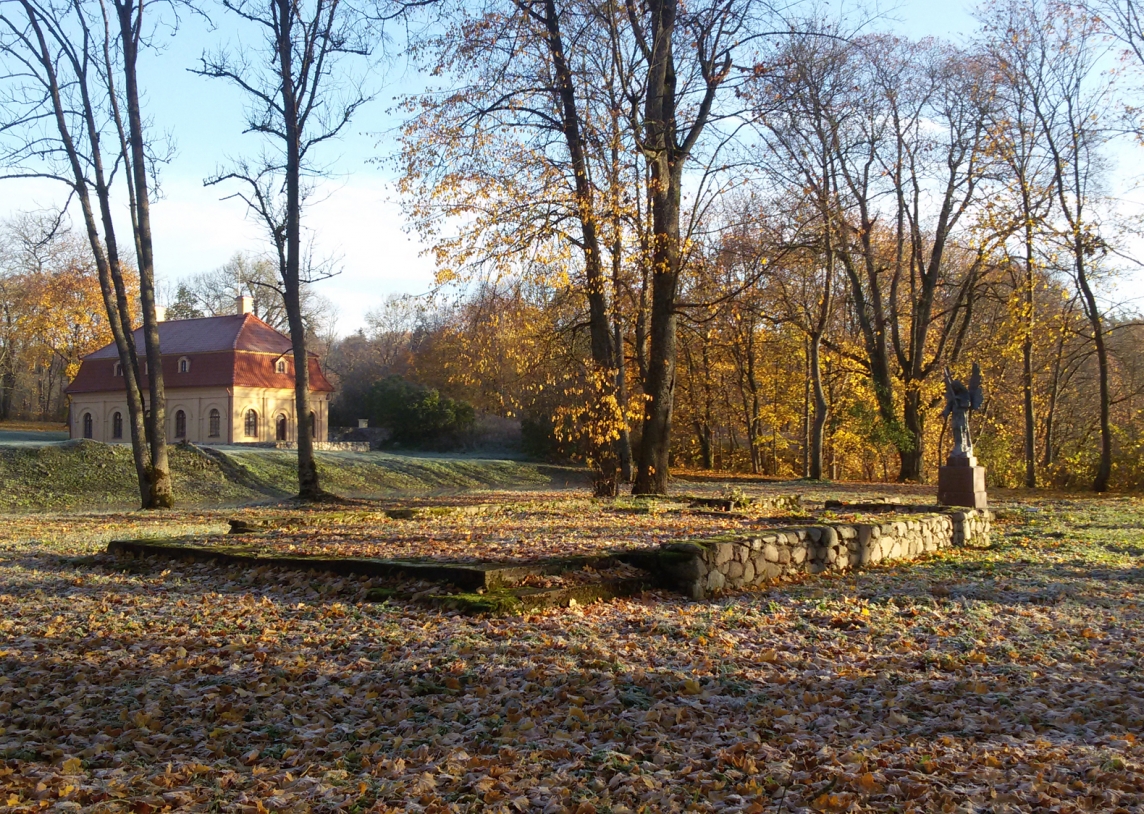 Praeities paslaptis tebesaugančios Lietuvos dvarų šventyklos