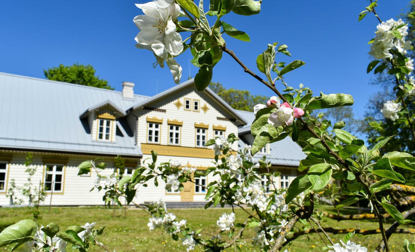 Vėl gegužio žiedai: pasidomėkite kas vyksta dvaruose ir pilyse šiuo nuostabiu metu