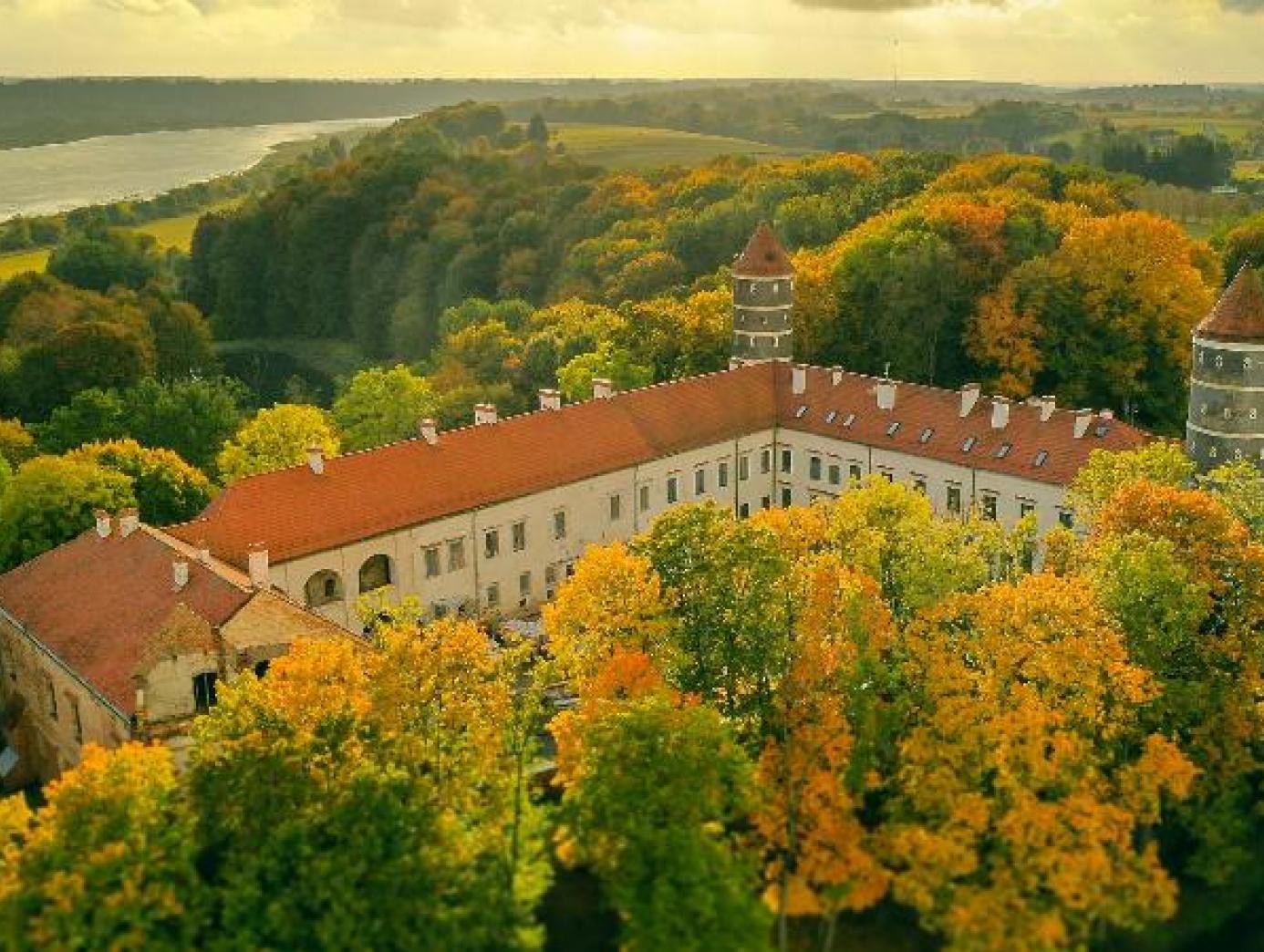 The heritage of Lithuanian manor parks for unforgettable autumn walks