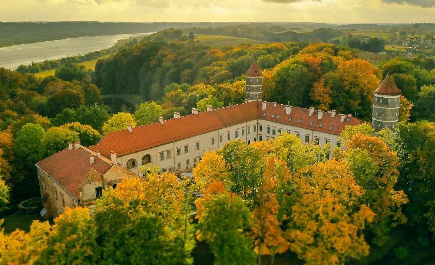 The heritage of Lithuanian manor parks for unforgettable autumn walks