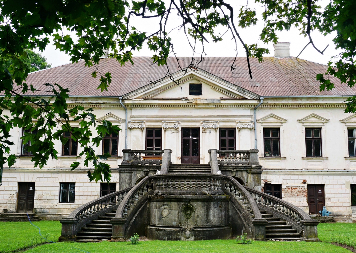 Atgaivinamuose Lietuvos dvaruose ir pilyse - jaukūs rudeniški susitikimai, pažintis su senąja fotografija
