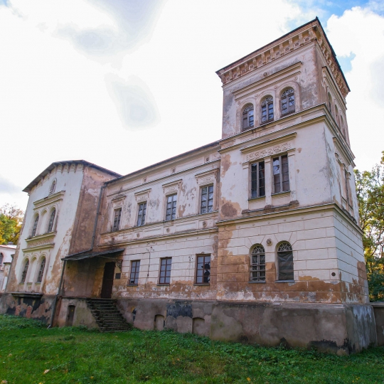 Belvederis manor